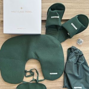 Amorepacific First Class Travel Set Bag Slippers Eye Mask Neck Pilloe Earplugs